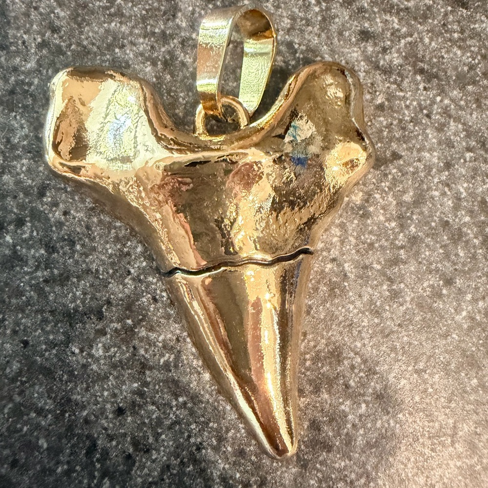 Gold Shark Tooth Pendant Charm 18k gold plated - Picture 6 of 6
